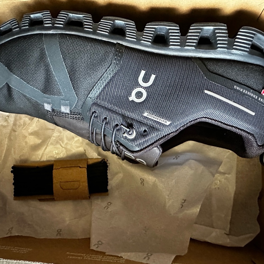 On Running Clouds Waterproof running shoe size 10.5 - Picture 4 of 6